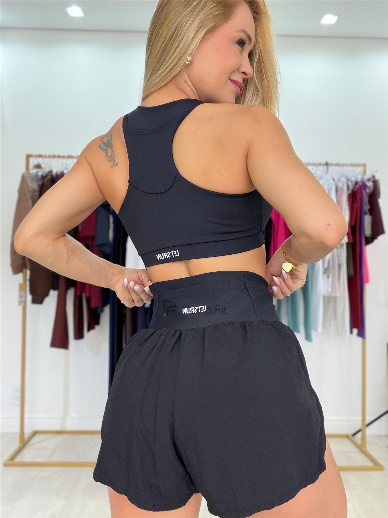 Detalhe Conjunto Noir Saia